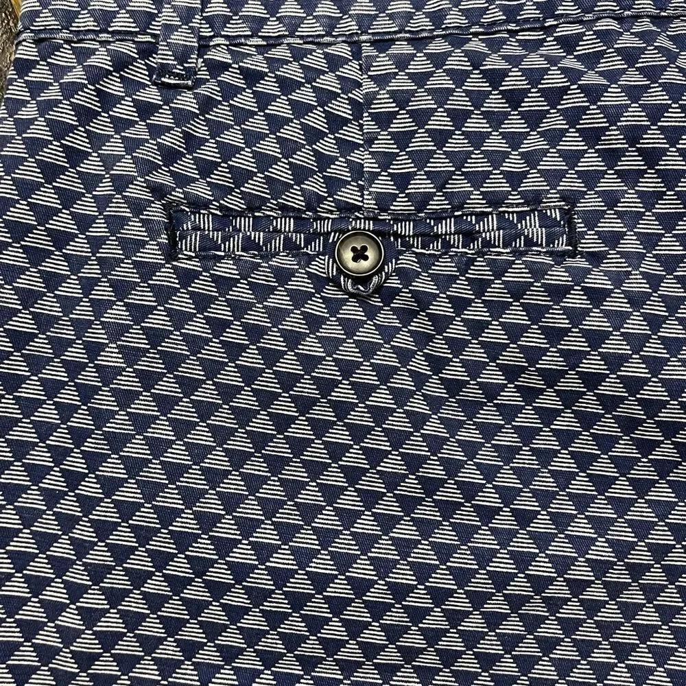 Gap All Over Triangle Pattern Dress Shorts, Women's Size 8